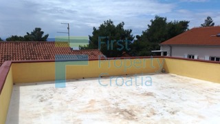 BR1074 - Kuća u blizini mora na vrlo velikoj parceli, Brač, na prodaju