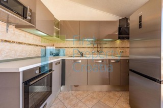 TG1565 - Apartmanska vila s divnim pogledom na more, Čiovo, na prodaju