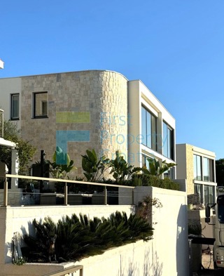 RG1728 - Vile s panoramskim pogledom, okolica Rogoznice, na prodaju