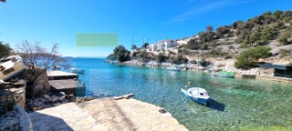 TG1619 - Vila uz more smještena u uvali, okolica Trogira, na prodaju