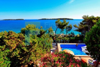 KO1629 - Kamena vila smještena tik uz more, Korčula, na prodaju