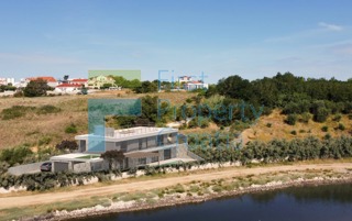 ZD1601 – Urbana vila prvi red do mora, u gradu blizu Zadra, na prodaju