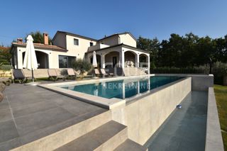 Hiša Vižinada, 270m2