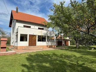 Hiša Ličko Cerje, Lovinac, 240m2