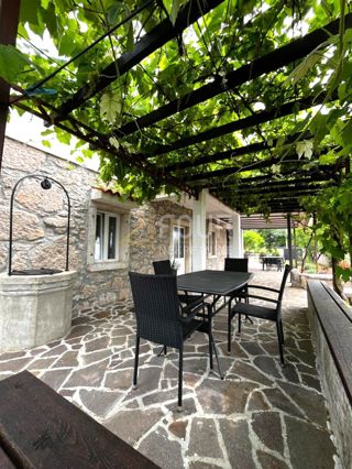 Hiša Malinska, Malinska-Dubašnica, 350m2