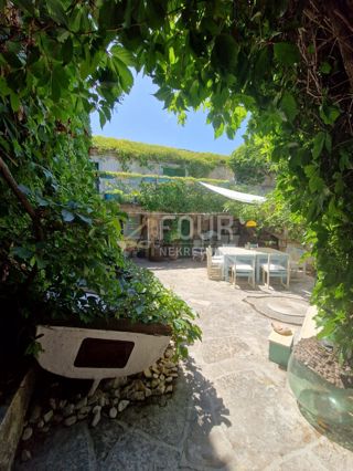 Otok Brač, Nerežišća, čarobna kamnita hiša