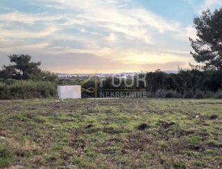 Zemljišče Monteserpo - Komunal, Pula, 700m2