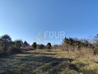 Otok Krk, Omišalj, kmetijsko zemljišče, 770m2