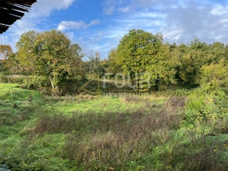 Zemljišče Karojba, 612m2