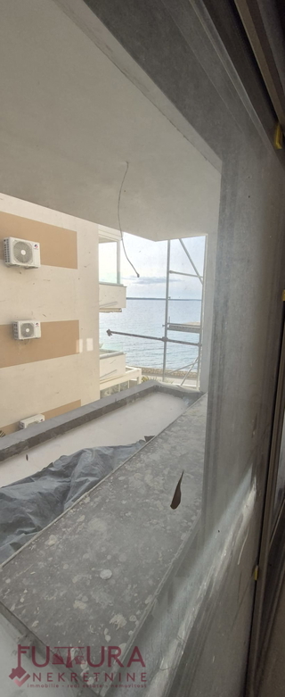 PAG - MANDRE, STAN 41,76 M2, PRODAJA, PRVA VRSTA, ODPRT RAZGLED, VRT!!