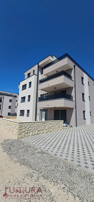 PAG - MANDRE, STANOVANJE 67,65 M2, PRODAJA, VRT, NOVO, LOKACIJA!