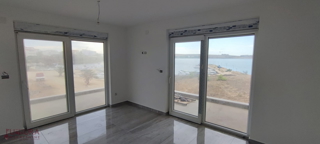 PAG - POVLJANA, PRODAJA STANOVANJA 58,54 M2, RAZGLED, 50 M OD MORJA, NOVO!!!