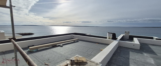 PAG - MANDRE, STAN 131,72 M2, PRODAJA, PRVA VRSTA, ODPRT RAZGLED, VRT, STREŠNA TERASA!!!