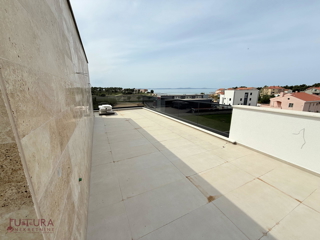 ZADAR - PRIVLAKA, STAN 107 M2, PRODAJA, RAZGLED, STREŠNA TERASA, LOKACIJA!!!