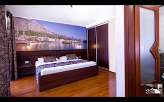 Apartmajska hiša z razgledom in bazenom