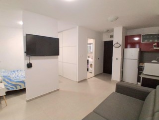 Prenovljeno 2-sobno stanovanje 200 m od morja v Červar-Poratu – 37 m²