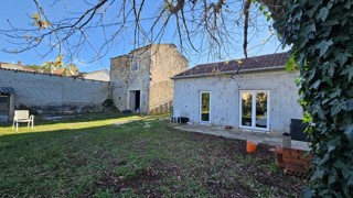 Prodaja – Dve kamniti hiši z dvoriščem in pogledom na morje, v bližini Poreča, Istra