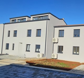 Dvoetažno stanovanje z razgledom na morje – novogradnja pri Poreču