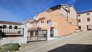Okolica Poreča, Lovreč - Hiša z apartmaji, POGLED NA MORJE