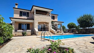Poreč okolica - Komforna kuća sa bazenom i pogledom na more