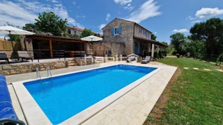 Poreč - Obnovljena istrska kamnita hiša z bazenom