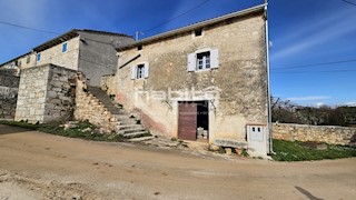 Poreč, okolica Višnjana - Kamnita hiša z vrtom, delno obnovljena