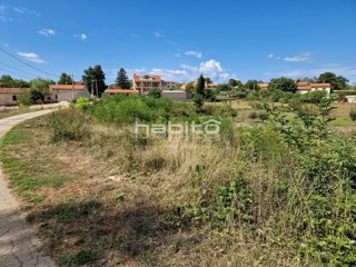Poreč okolica - Građevinsko zemljište na mirnoj lokaciji, 7 km od mora