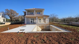 Poreč okolica - mediteranska vila na robu urbanizirane cone