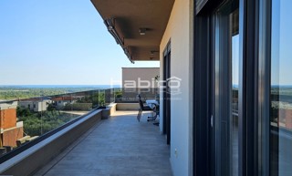 Luksuzni Penthouse s Panoramskim Pogledom na Morje v Okolici Poreča