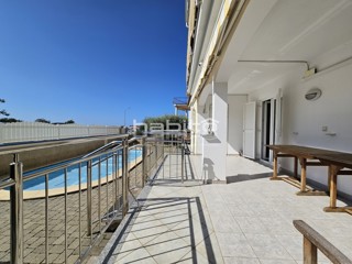 Poreč okolica - Stanovanje z bazenom 900 m od morja