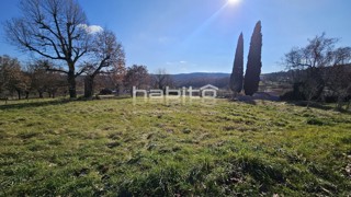 Stavbno zemljišče za stanovanjsko gradnjo – okolica Motovuna