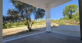 Poreč - Novo stanovanje v pritličju z vrtom, 2 spalnici, DVIGALO, 2 parkirni mesti