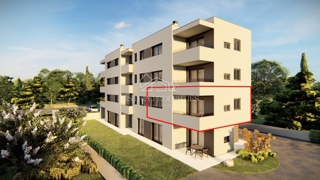 Stanovanje z dvigalom v moderni stavbi 3,5 km od urejene plaže