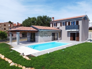 Casa con dettagli istriani riconoscibili e una splendida vista sul mare