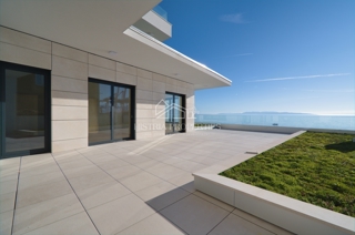 Sanjska terasa v prostornem luksuznem apartmaju z zasebnim dostopom do plaže