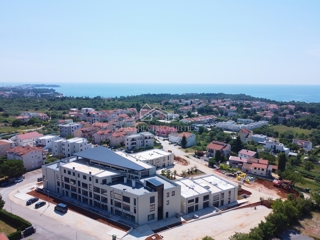 Stanovanje z dvigalom, bazenom in garažo v luksuzni novogradnji