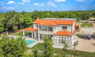 Udobna vila v predmestju Poreča