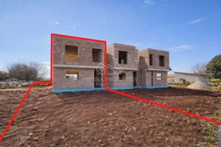 Vrstna hiša zgrajena iz 100 % ekoloških materialov v bližini Poreča