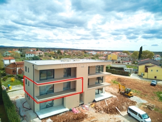 Prostorna in sončna terasa s panoramskim razgledom in moderno stanovanje v novogradnji v bližini Poreča