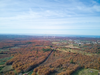 Pogled na morje in zemljišče z odličnim potencialom za gradnjo počitniške hiše