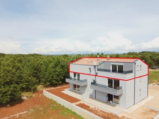 Prostorno stanovanje s teraso in čudovitim razgledom v novi stavbi