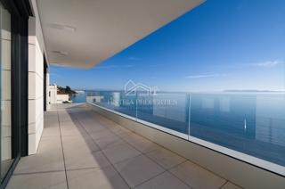 Fantastično stanovanje v 1. vrsti do morja v kakovostni novogradnji z neprecenljivim razgledom