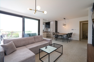 Privlačno stanovanje z dvema terasama, jacuzzijem in panoramskim razgledom v bližini morja