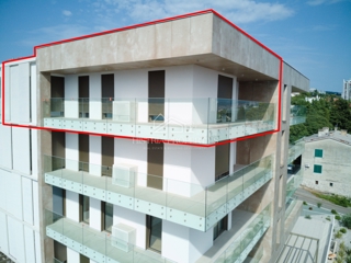 Brezhibno stanovanje v novogradnji najvišjega standarda s sanjsko teraso in razgledom, ki ga ne boste nikoli pozabili