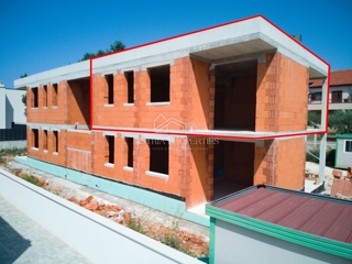 Mestno stanovanje z dvema terasama v modernem stanovanjskem naselju, blizu centra Poreča