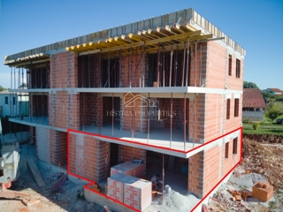 Prostoren 400m2 vrt in kakovostno stanovanje v novogradnji s čudovitim razgledom