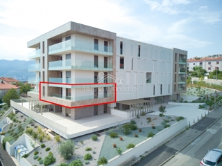 Izjemno kakovostno stanovanje s teraso in čudovitim razgledom, z bogato vsebino