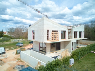 Hiša z osupljivo arhitekturno zasnovo na avtentični istrski lokaciji