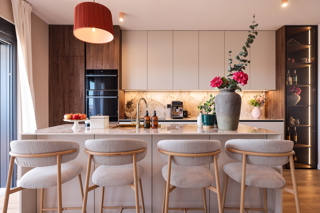 Luksuzni dvonadstropni penthouse s strešno teraso