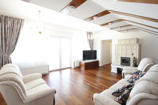 Prostorno stanovanje s panoramskim razgledom